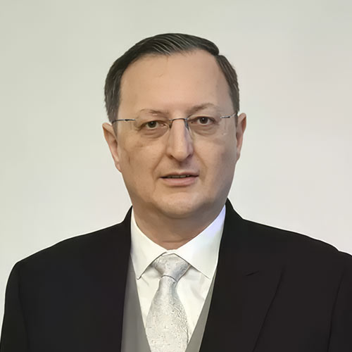 Porträtfoto von H.E. Gökhan Turan