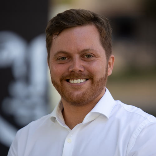 Porträtfoto von Dr. Julian Salg