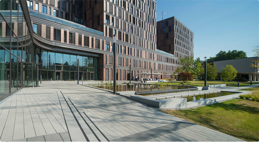 Das Bild zeigt eine Ansicht der Frankfurt School of Finance & Management