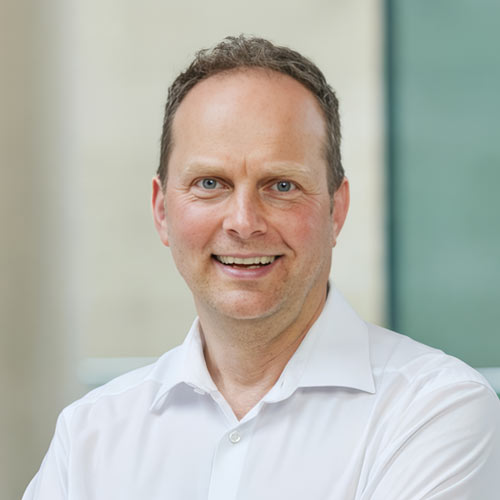 Porträtfoto von Bertram Roth