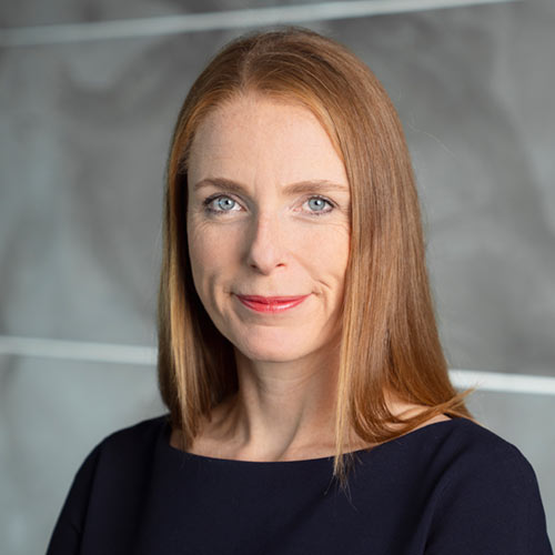 Porträtfoto von Dr. Veronika Herzberger