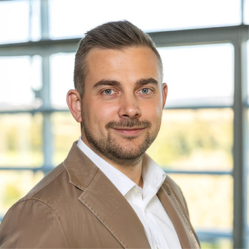 Porträtfoto von Tobias Jennißen