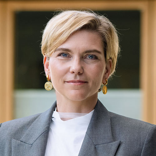 Porträtfoto von Vera Knauer